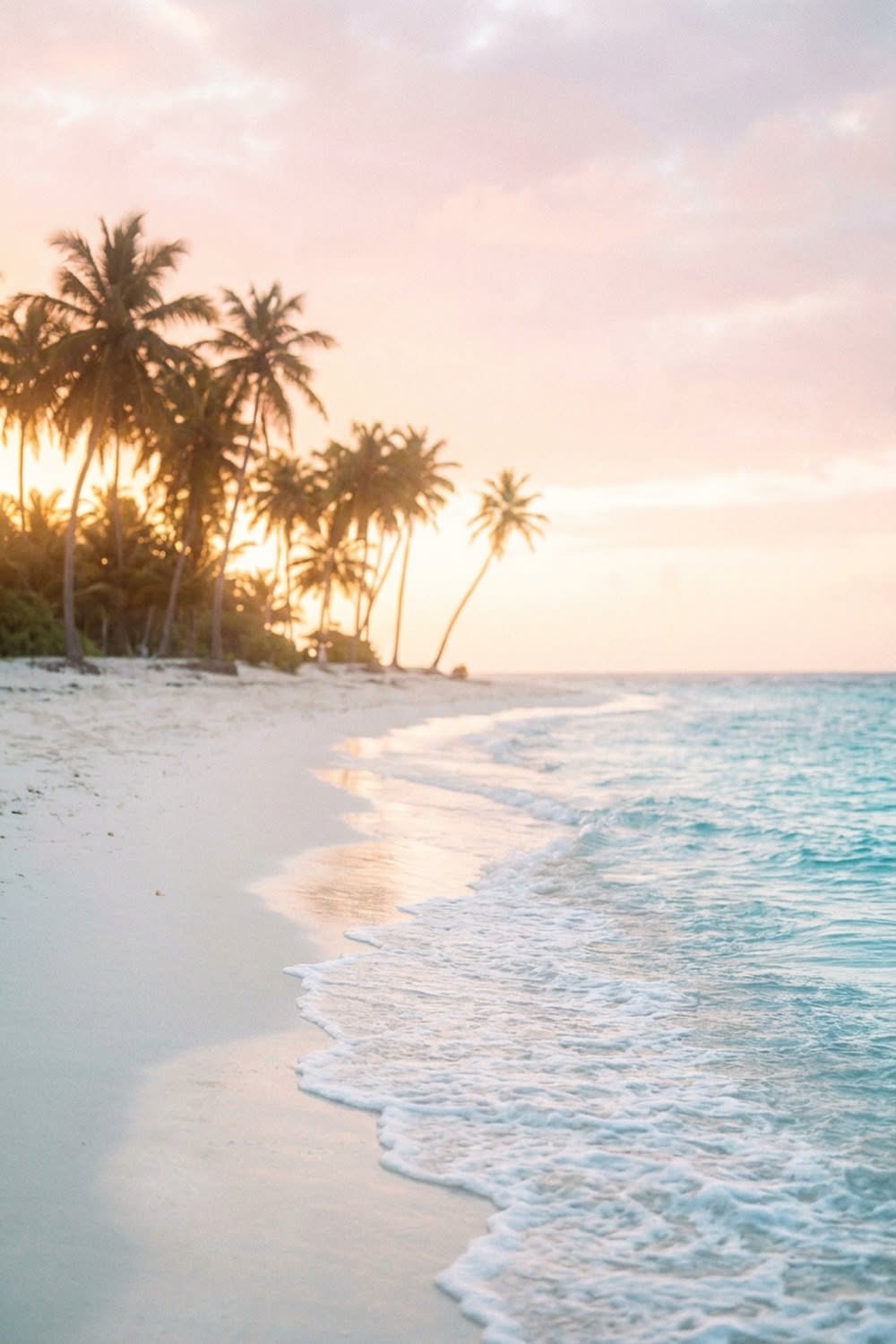 Tropical Beach Sunsets: Escapes for Golden Hour Chasers